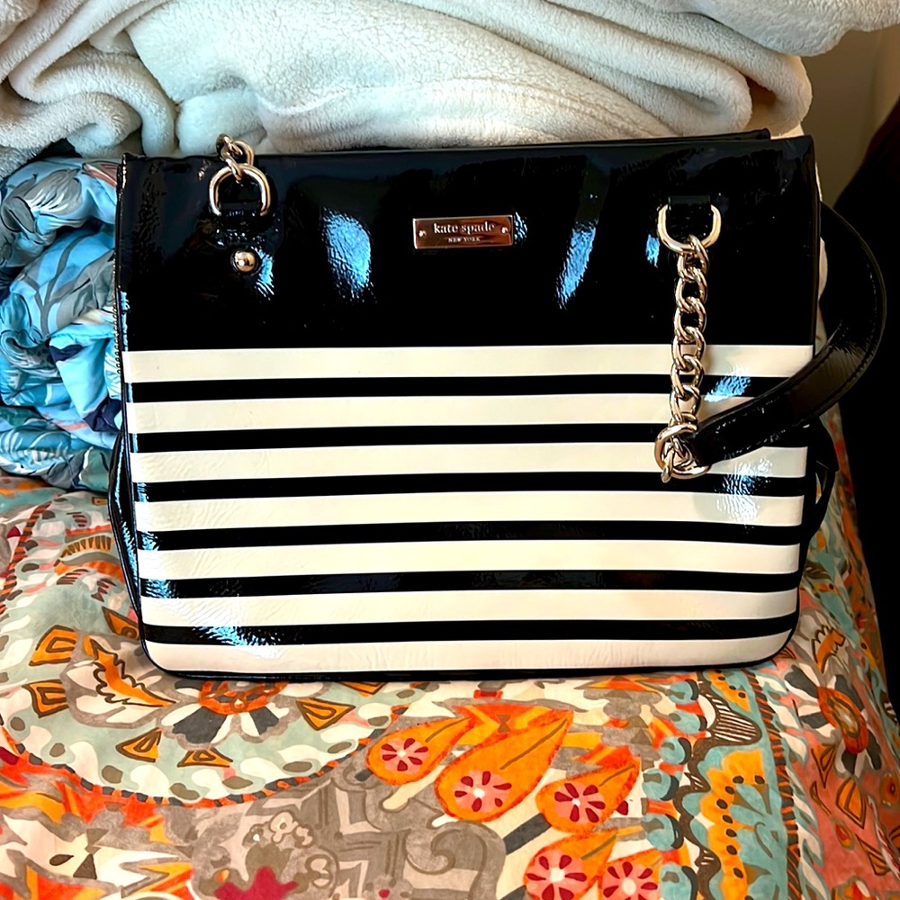 Kate spade black and off-white hand bag